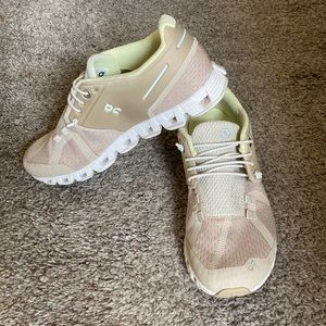 Gently used Womens OnCloud running shoes